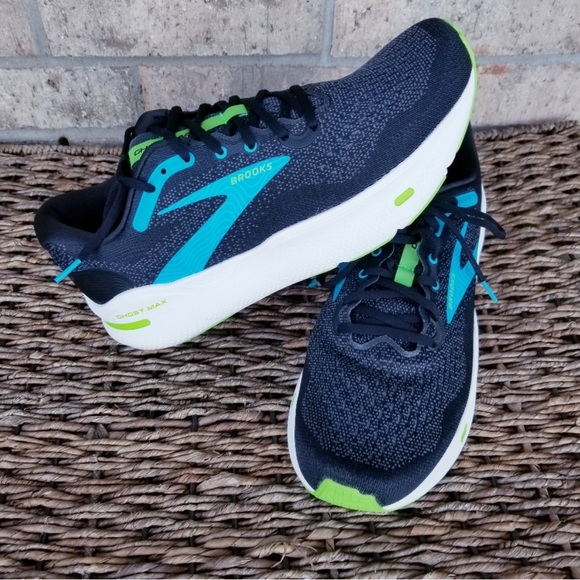 Brooks Ghost Max Mens size 11. Minimal usage under 15 miles in Treadmill. - Picture 1 of 7